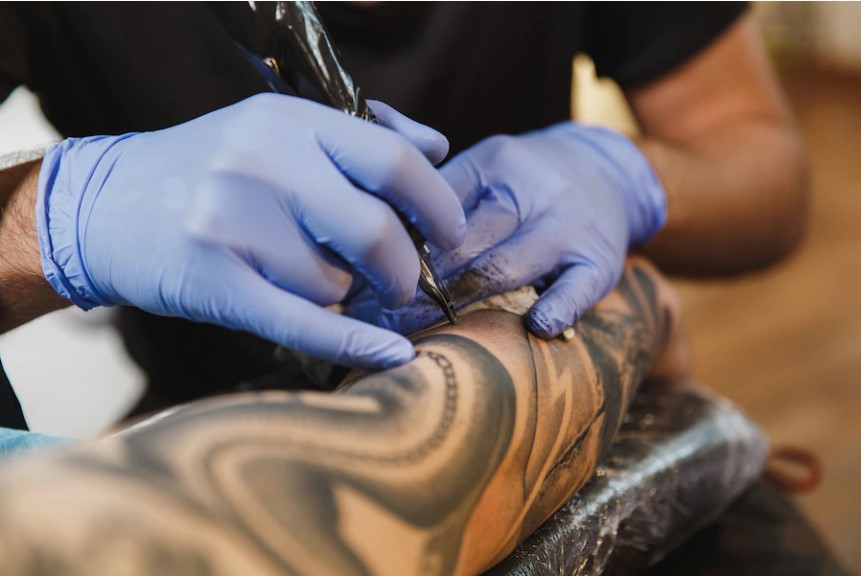 El curso de normas sanitarias para establecimientos de tatuajes y piercing retoma la presencialidad